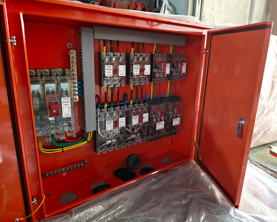 Con la infraestructura global calentándose, ¿cómo pueden mantenerse los estándares de distribución de energía para las obras de construcción? Ouyue Electric ha lanzado una caja de doble puerta izquierda y derecha para exteriores de acero inoxidable de alta protección
