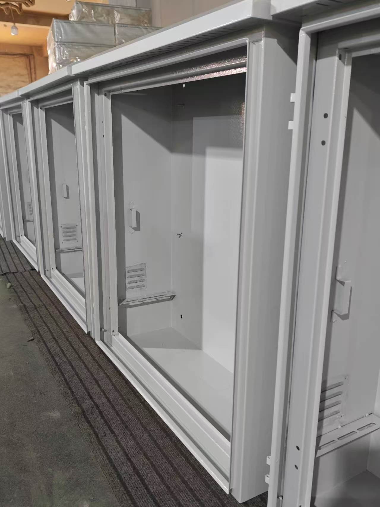 Caja de distribución impermeable para exteriores: seis detalles en el interior